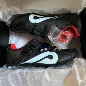 NWT never worn Peloton cycling shoes size 40